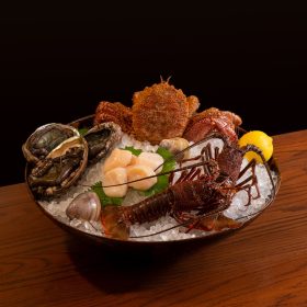 khach san Capella Hanoi seafood basket 2