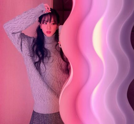 jisoo dien ao len co lo va chan vay ngan