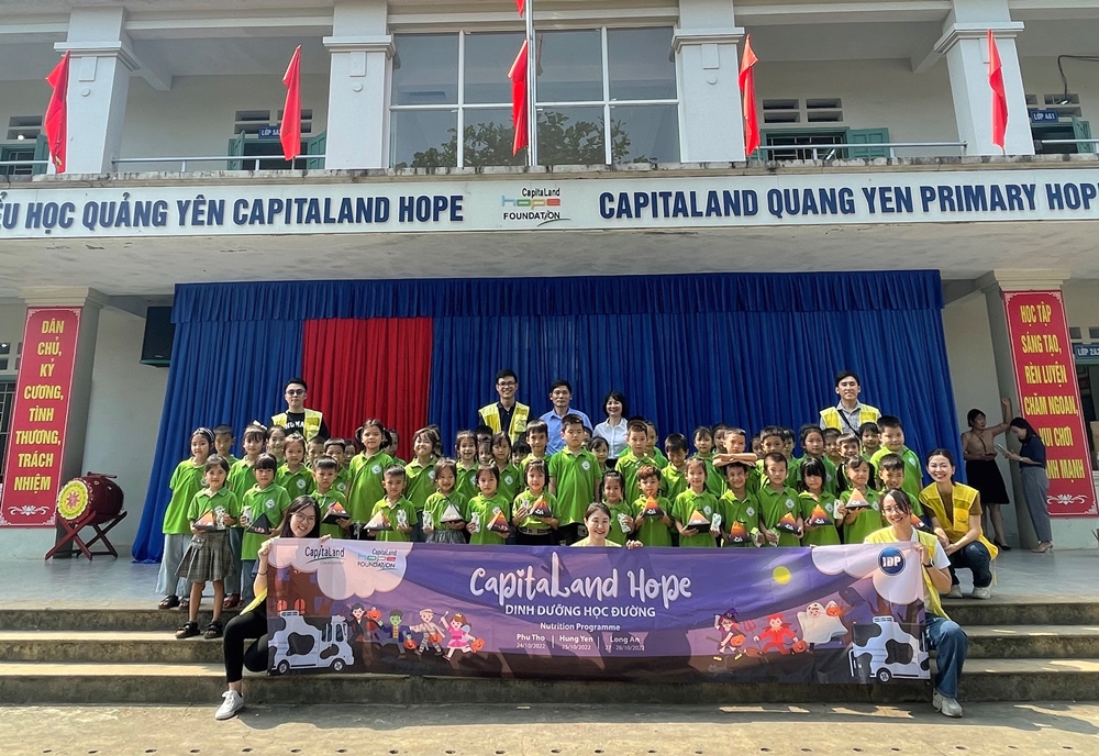 01. Chuong trinh dinh duong hoc duong tai mot trong bon diem truong CapitaLand Hope