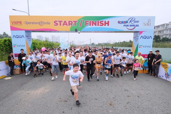 3000 nguoi tham gia chay bo Color Run For Smiles