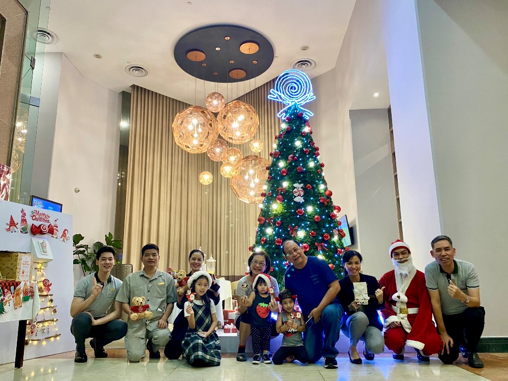 Ascott đồng loạt thắp sáng cây thông giáng sinh cùng loạt khoảnh khắc ấm lòng chương trình từ thiện 3 Ascott dong loat thap sang cay thong giang sinh 3