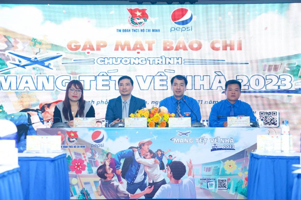 “Mang Tết Về Nhà” năm 2023 tặng hơn 4.000 vé máy bay quốc tế, vé máy bay nội địa và vé xe ô tô nội địa về quê đón Tết 3 PepsiCo - Mang Tết về nhà