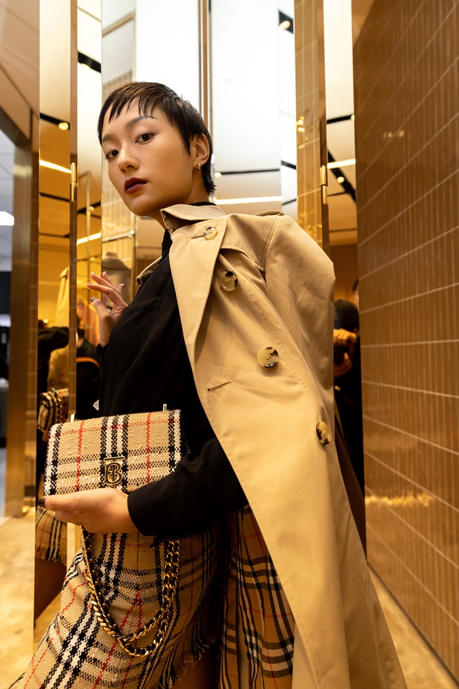 Burberry khai trương cửa hàng tại Rex Hotel 2 Burberry Ho Thu Anh