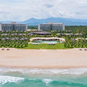 Khu nghi duong toa lac tai mot trong nhung bai bien dep nhat Duyen hai Nam Trung Bo