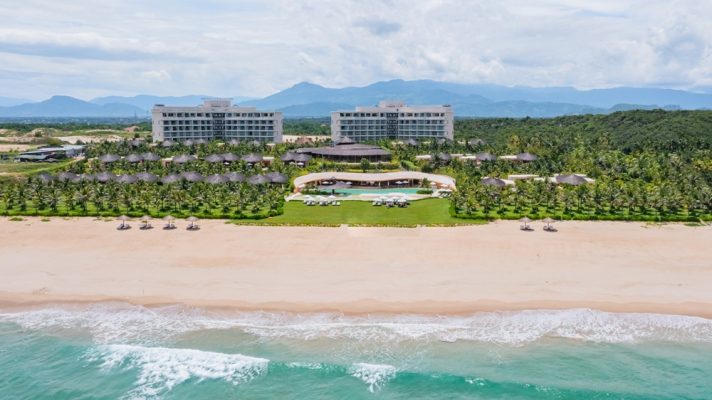 Khu nghi duong toa lac tai mot trong nhung bai bien dep nhat Duyen hai Nam Trung Bo