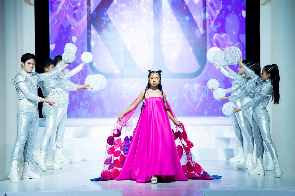 Vietnam Kids Art Fashion Fest 2022: Sàn diễn thời trang mãn nhãn mùa lễ hội cho trẻ em 21 NTK KHIEM NGUYEN MAU NHI ALICE NGUYEN