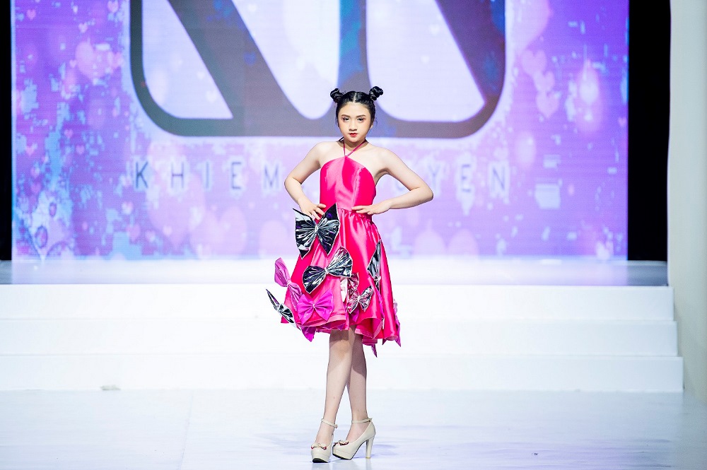 Vietnam Kids Art Fashion Fest 2022: Sàn diễn thời trang mãn nhãn mùa lễ hội cho trẻ em 20 NTK KHIEM NGUYEN MAU NHI DIEM QUYNH