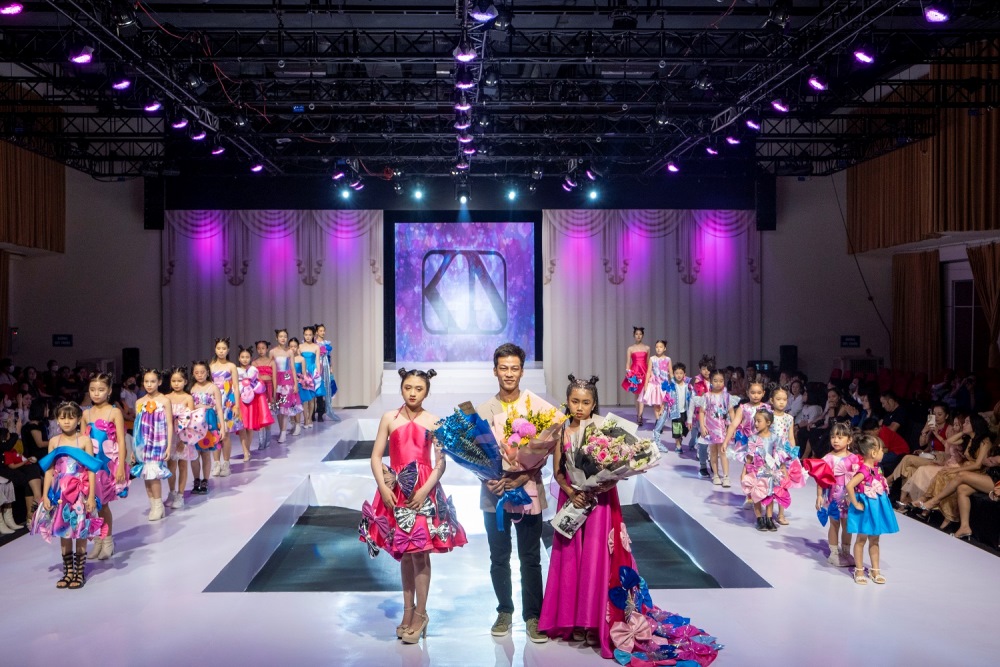 Vietnam Kids Art Fashion Fest 2022: Sàn diễn thời trang mãn nhãn mùa lễ hội cho trẻ em 19 NTK KHIEM NGUYEN