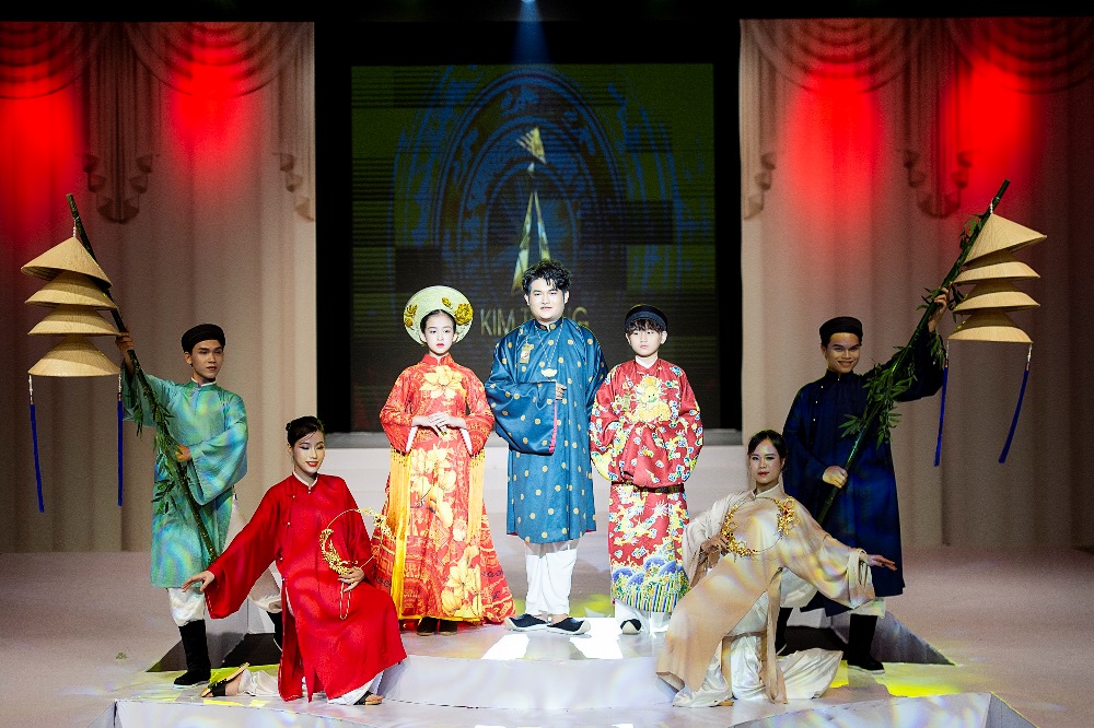 Vietnam Kids Art Fashion Fest 2022: Sàn diễn thời trang mãn nhãn mùa lễ hội cho trẻ em 7 NTK KIM TRONG