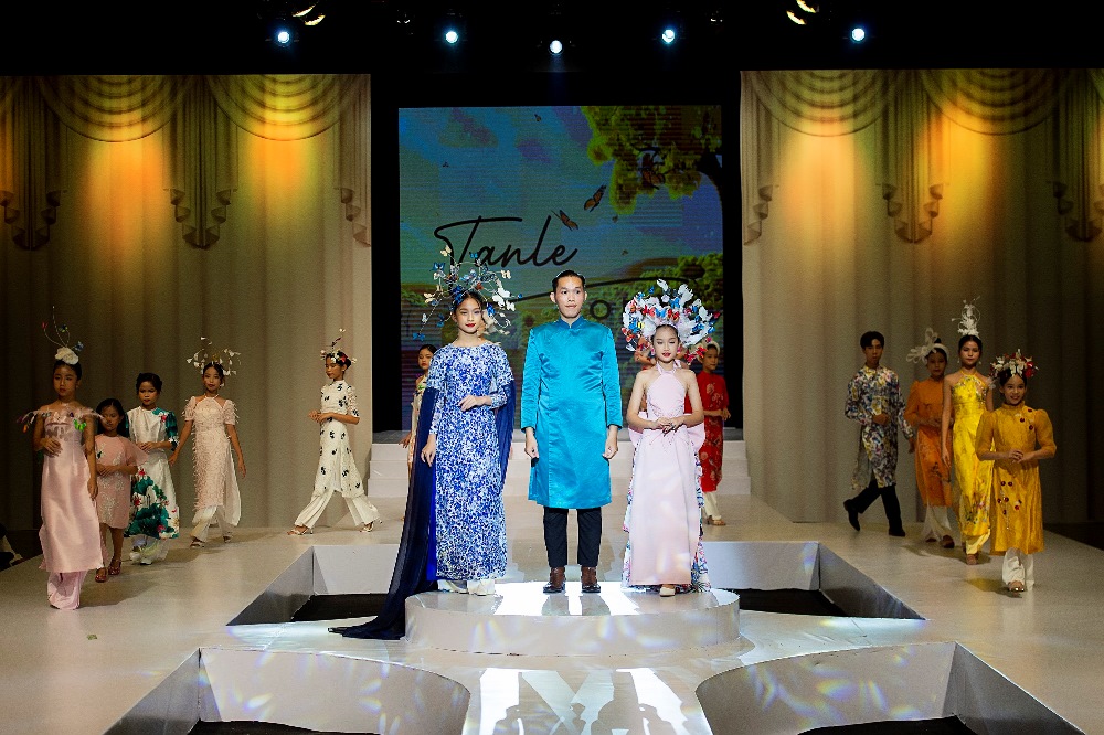 Vietnam Kids Art Fashion Fest 2022: Sàn diễn thời trang mãn nhãn mùa lễ hội cho trẻ em 13 NTK TAN LE 2