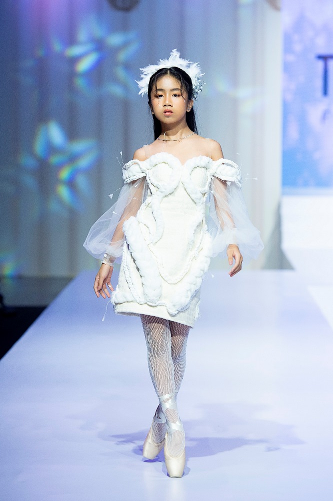 Vietnam Kids Art Fashion Fest 2022: Sàn diễn thời trang mãn nhãn mùa lễ hội cho trẻ em 2 NTK THANH HANG MAU NHI ALICE NGUYEN