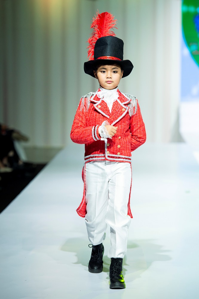 Vietnam Kids Art Fashion Fest 2022: Sàn diễn thời trang mãn nhãn mùa lễ hội cho trẻ em 18 NTK THANH LIEU THO NHIM KIDS MAU NHI HIEU TRUNG