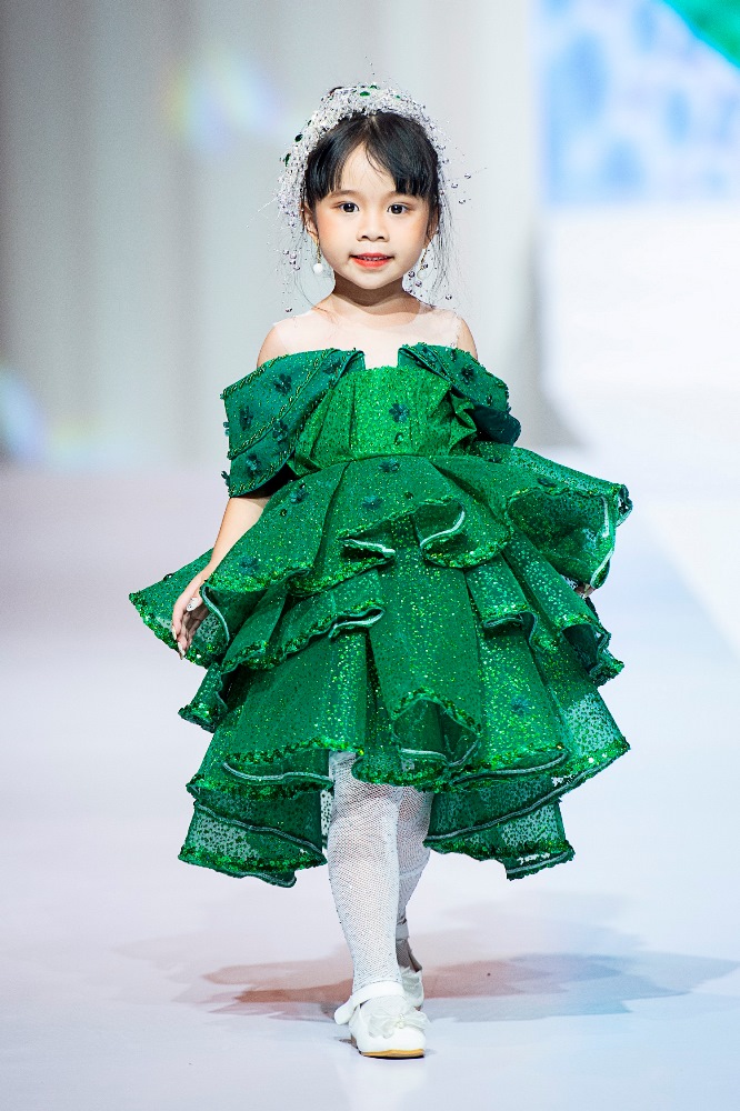 Vietnam Kids Art Fashion Fest 2022: Sàn diễn thời trang mãn nhãn mùa lễ hội cho trẻ em 17 NTK THANH LIEU THO NHIM KIDS MAU NHI NHU Y