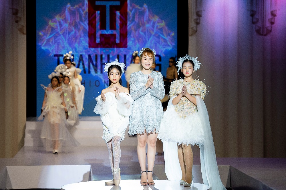 Vietnam Kids Art Fashion Fest 2022: Sàn diễn thời trang mãn nhãn mùa lễ hội cho trẻ em 1 NTKTHANH HANG