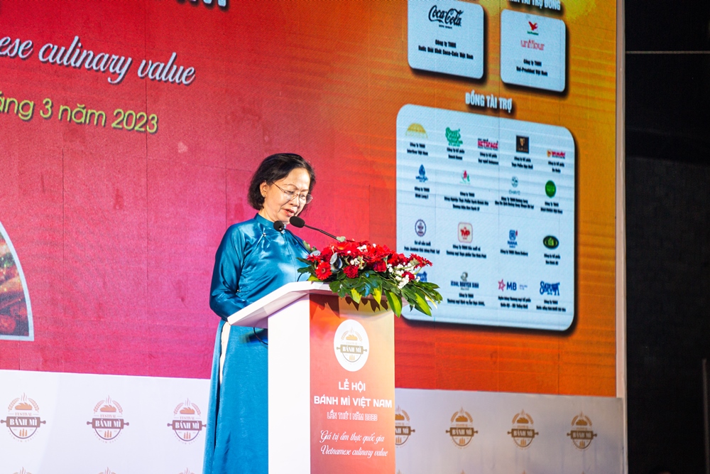MAGGI Professional đồng hành cùng Lễ Hội Bánh Mì lần thứ nhất năm 2023 6 Ba Nguyen Thi Khanh Chu tich Hiep hoi Du lich TP.HCM phat bieu tai Le khai mac Le hoi Banh mi Viet Nam lan thu nhat nam 2023