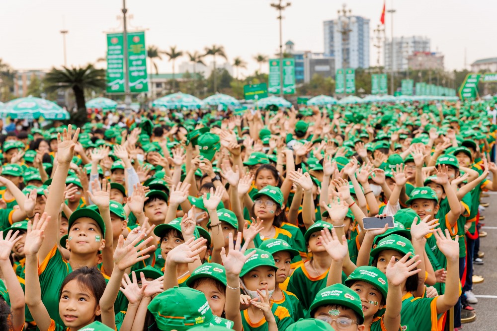 7.500 người tham gia Ngày hội đi bộ Nestlé MILO tại Nghệ An 2 Ngay Hoi Di Bo MILO 2023 thu hut su tham gia cua 7.500 em hoc sinh va phu huynh tren dia ban tinh Nghe An