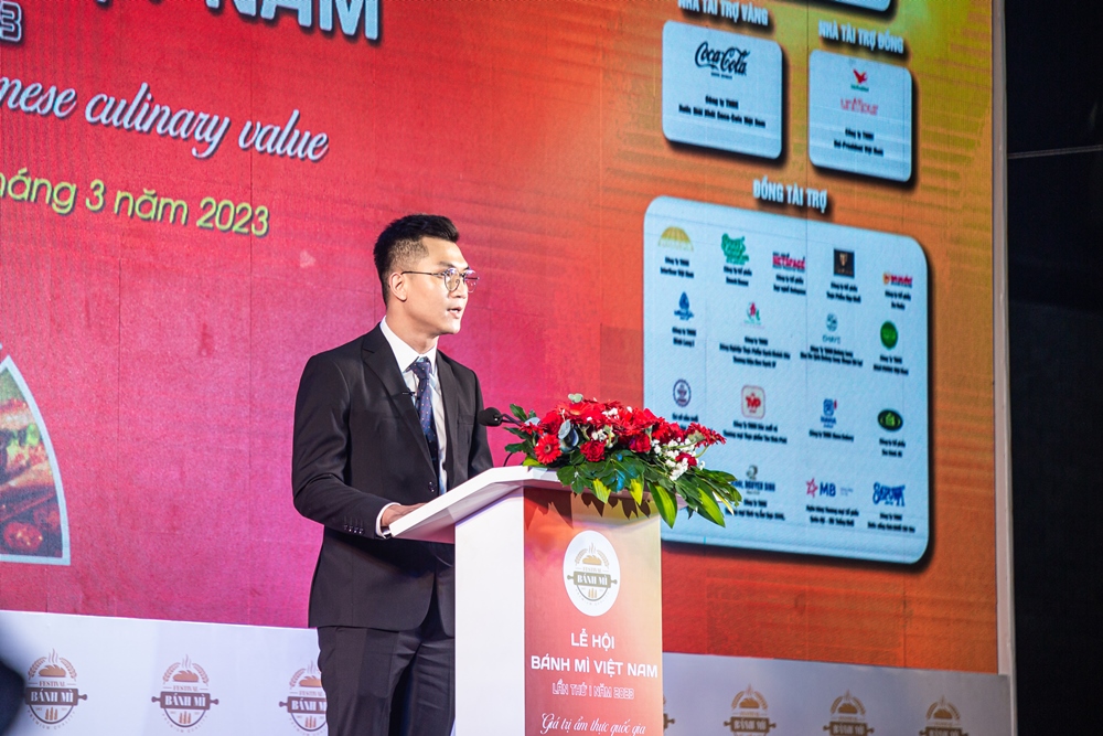 MAGGI Professional đồng hành cùng Lễ Hội Bánh Mì lần thứ nhất năm 2023 1 Ong Nguyen Trong Vu Quan ly Phat trien Nhan hang Cap cao dai dien MAGGI phat bieu tai Le khai mac Le hoi Banh mi Viet Nam lan thu nhat nam 2023