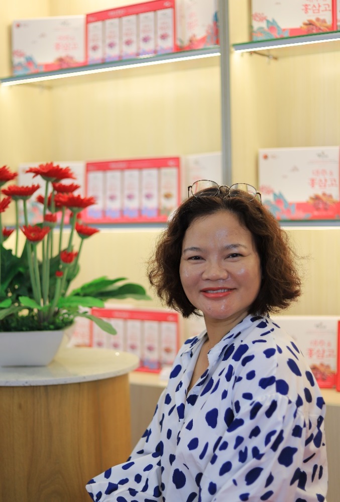 Món quà sức khỏe từ hồng sâm táo đỏ đến đấng sinh thành 1 Ba Dinh Kieu Oanh – Founder JM International Group