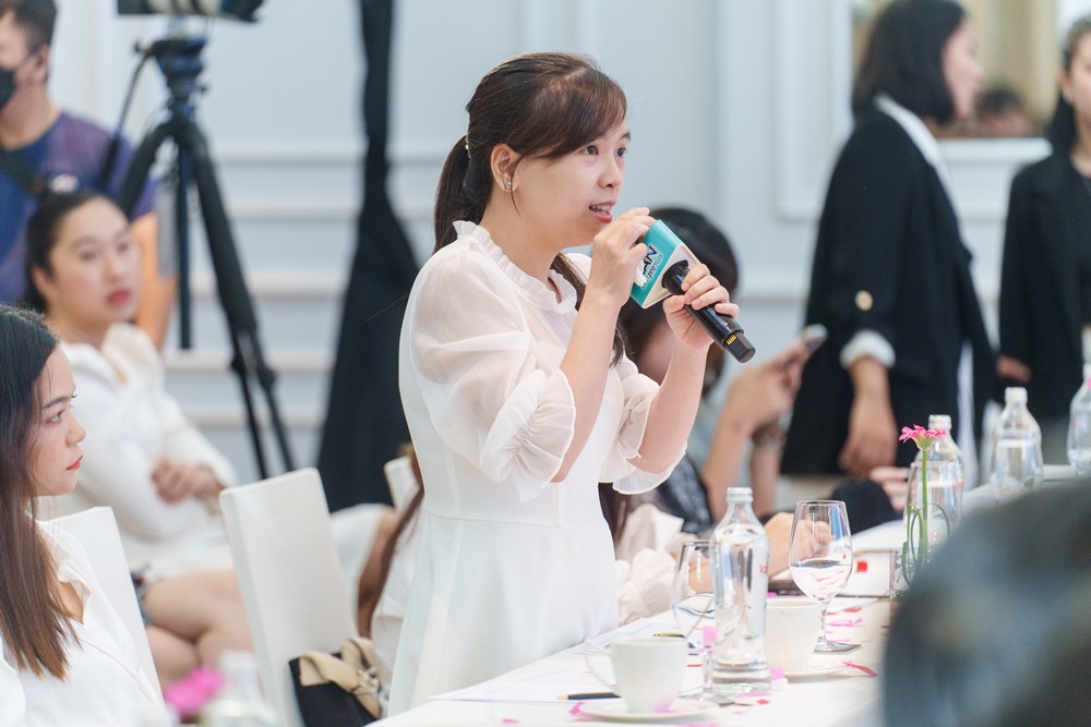 Nestlé giới thiệu sữa mát Nan Otipro Plus 4 với công thức mới nhất từ Nestlé Thụy Sĩ 2 Cac me tham gia dat cau hoi cho chuyen gia ve cong thuc sua mat moi va cong dung cua san pham NAN Optipro Plus 4 doi voi he tieu hoa va de khang cua con