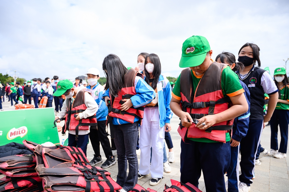 Nestlé MILO đồng hành cùng Lễ Khai mạc hè, Ngày Olympic trẻ em và Chương trình bơi an toàn, phòng, chống đuối nước năm 2023 2 LPHTNG3