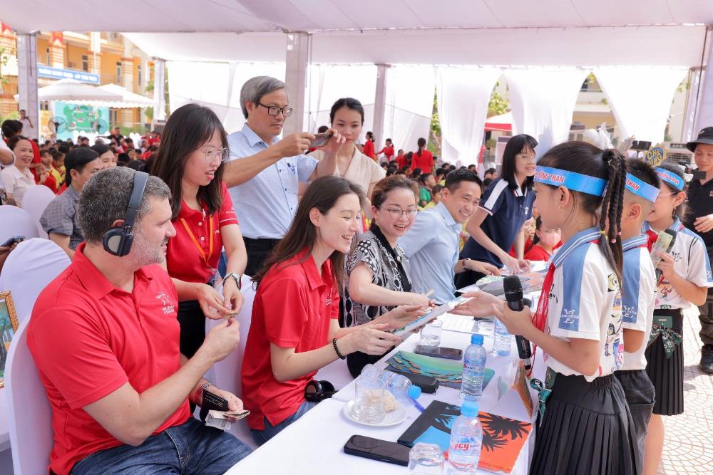 Học sinh tiểu học tranh tài quản lý tiền để gây quỹ tại Ngày hội Cha-Ching 4 Prudential Cha Ching 4