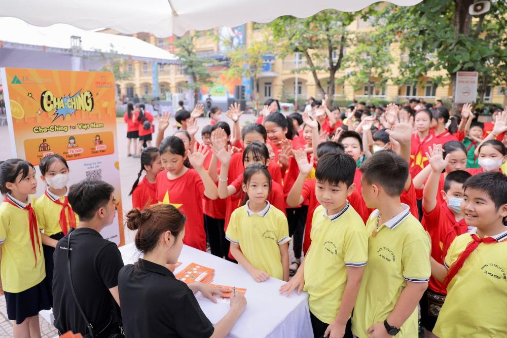 Học sinh tiểu học tranh tài quản lý tiền để gây quỹ tại Ngày hội Cha-Ching 1 Cha-Ching