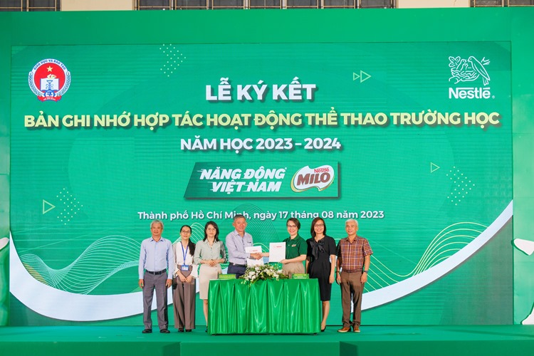 Nestlé Việt Nam và Sở Giáo dục và Đào tạo TP.HCM ký kết Thỏa thuận hợp tác cho năm học 2023 – 2024 1 Cong ty Nestle Viet Nam nhan hang Nestle MILO va So Giao duc va Dao tao TP.HCM ky ket Thoa thuan hop tac cho nam hoc 2023 – 2024