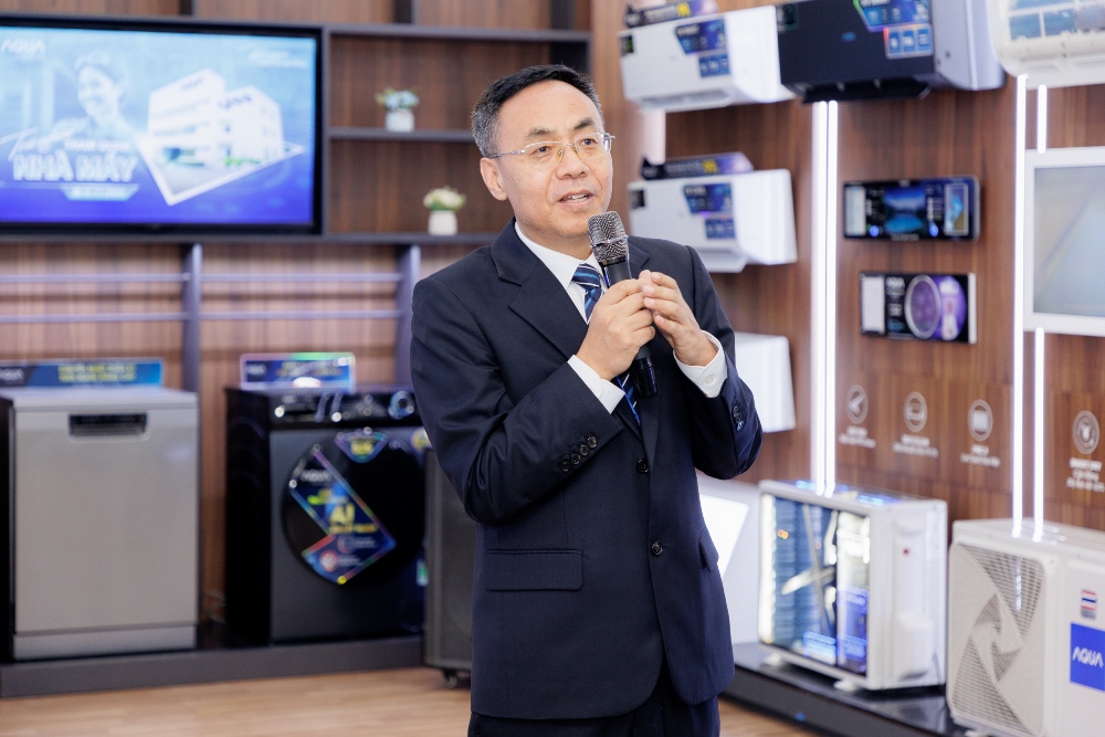 Ong Zhang Shoujiang Giam doc khoi nha may