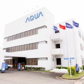 su kien tham quan nha may Aqua