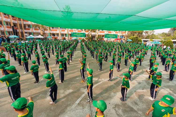 11.032 học sinh lập kỷ lục Việt Nam với màn đồng diễn thể dục ấn tượng 1 MNNGDI1