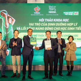 02. Vien Dinh duong va cong ty TNHH Nestle Viet Nam chinh thuc ky ket thoa thuan hop tac dai han