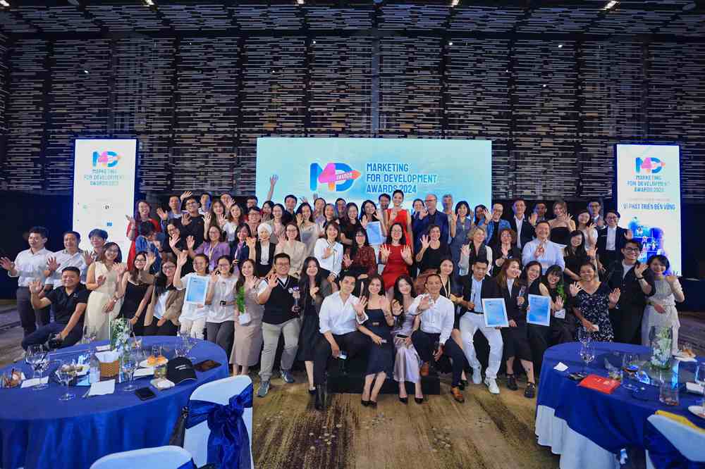 Hoạt động trồng rừng “AQUA chăm - trăm sức dưỡng sống” được vinh danh là chiến dịch marketing vì phát triển bền vững - hạng mục CSR 3 kinhtevadoanhnghiep.com AQUA Viet Nam cung dai dien cac doanh nghiep to chuc duoc vinh danh cung chung tay cam ket tiep tuc hanh trinh phat trien ben vung.