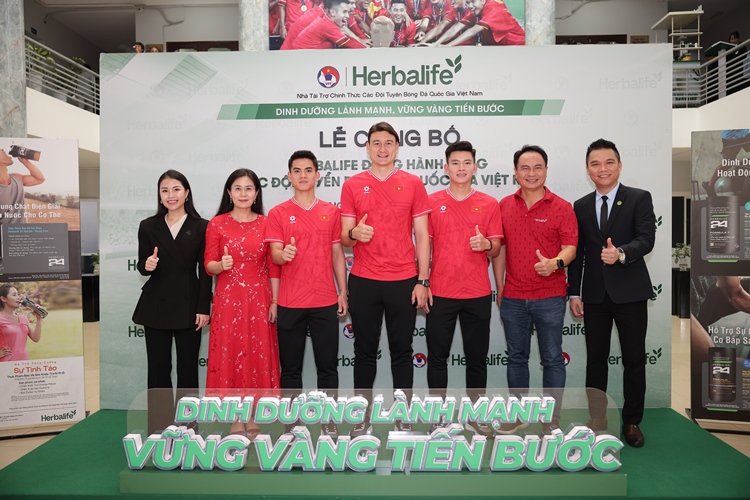 Herbalife Viet Nam La Nha Tai Tro Chinh Thuc Cua Cac Doi Tuyen Bong Da Quoc Gia Viet Nam 2