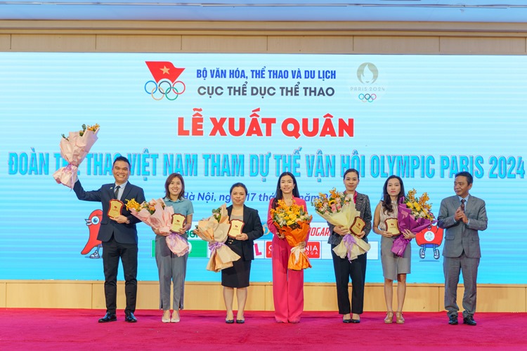 Nestlé MILO phối hợp tổ chức Lễ xuất quân Đoàn thể thao Việt Nam tham dự Olympic và Paralympic Paris 2024 3 3. Nestle MILO vinh du nhan ky niem chuong tu Uy ban Olympic Viet Nam tai Le xuat quan