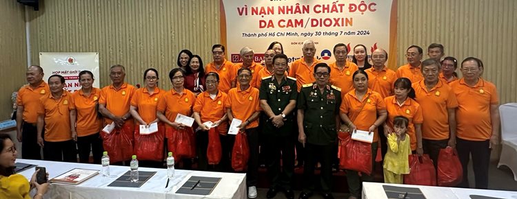 Cuoc thi thiet ke logo chat doc mau da cam