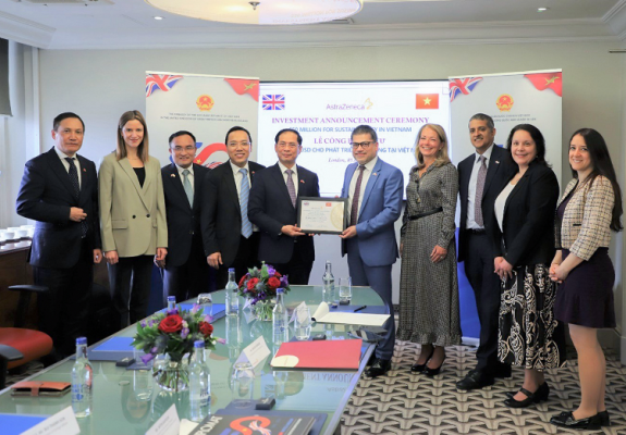 AstraZeneca Vietnam Honored with CSA award 2024 3