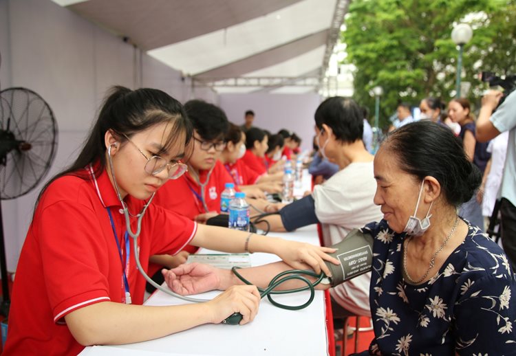 AstraZeneca Vietnam Honored with CSA award 2024 7