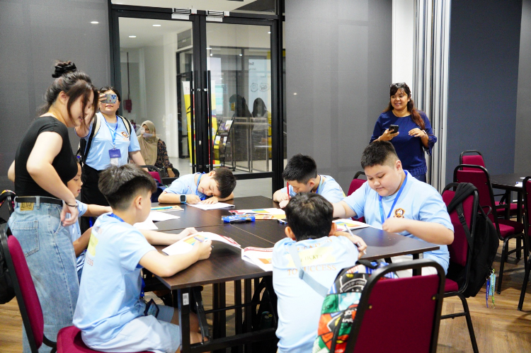 Khang Education trai he Quoc te 2025 3