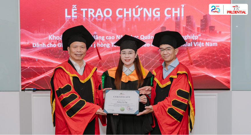Prudential bế giảng khóa “Nâng cao năng lực quản trị doanh nghiệp”, hoàn thiện hình mẫu nhà lãnh đạo đa năng 2 Prudential be giang khoa Nang cao nang luc quan tri doanh nghiep 3