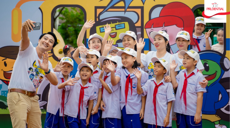 Prudential lan toa Tet Nhan Ai