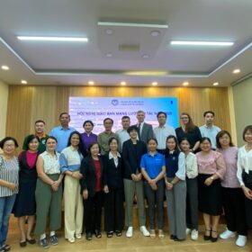 Hoi nghi cong bo va trien khai du an Ket noi va cung cap dich vu ho tro cho cac nhom tre em co hoan canh dac biet va nguy co roi vao hoan canh dac biet