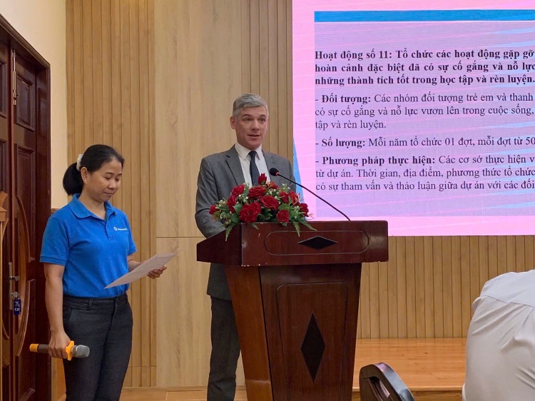 Ong Damien Robert Giam doc dieu hanh saigonchildren chia se ly do to chuc quyet dinh tai tro du an