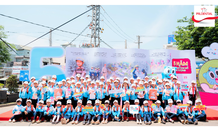 Prudential tổng kết 5 năm triển khai dự án “đến trường an toàn” với ngày hội an toàn giao thông cấp liên tỉnh. 1 Prudential