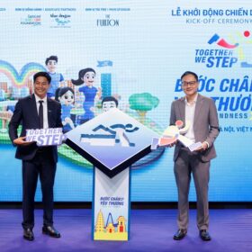 2. Ong Alwin Low va ong Do Duy Vi