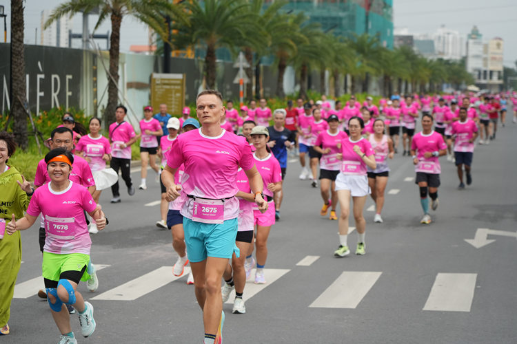 Su kien cung thu hut rat nhieu ban be quoc te cung tham du