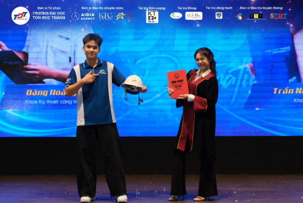 Dem chung ket ghi nhan su truong thanh ro ret cua thi sinh tu e de den tu tin va lam chu san khau