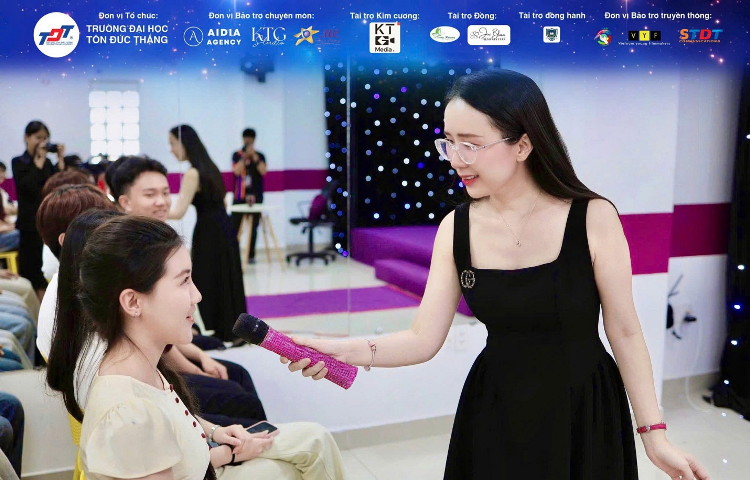 Thi sinh hao hung tham gia chuoi workshop ky nang MC thuyet trinh tai MC Academy