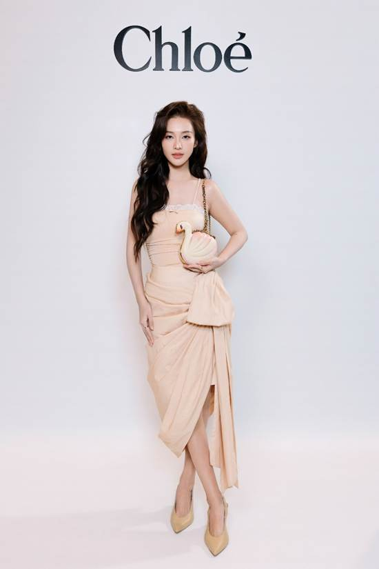 CHLOÉ mở ra thế giới của vẻ đẹp nữ tính tự do tại Việt Nam 4 Beautylife_CHLOE_1.png