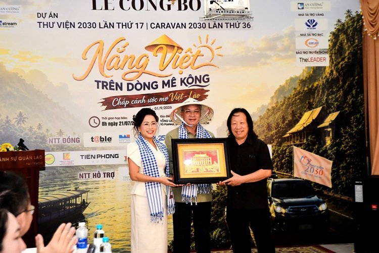 Dự án Thư Viện 2030 xây dựng và trao tặng một thư viện ngoài lãnh thổ Việt Nam 2 Caravan 2030 lan thu 30 8